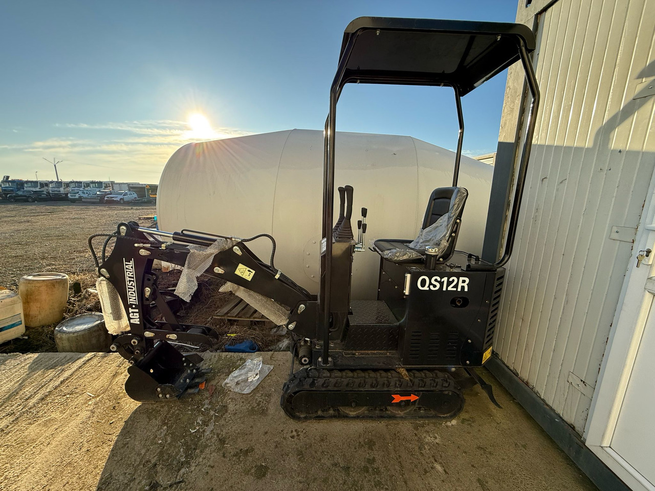 MINIEXCAVATOR JPC H10 - Міні-екскаватор: фото 3 MINIEXCAVATOR JPC H10 - Міні-екскаватор: фото 3