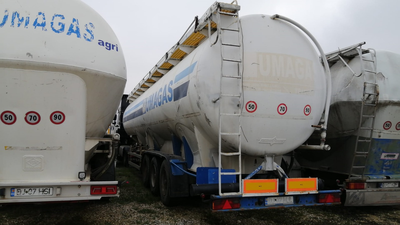 SPITZER Tank/Silo 57,000 l 4 Compartments for Powders/Feed/Water//Liquid Fertilizer/etc. - Напівпричіп цистерна для сипучих вантажів: фото 4 SPITZER Tank/Silo 57,000 l 4 Compartments for Powders/Feed/Water//Liquid Fertilizer/etc. - Напівпричіп цистерна для сипучих вантажів: фото 4