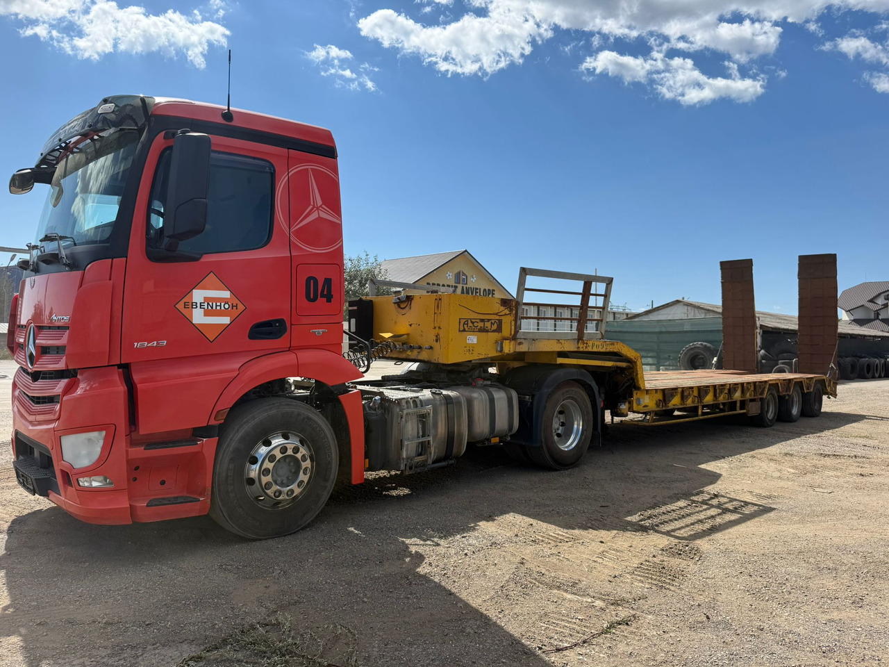 Mercedes-Benz Actros and Trailer ACTM Assembly - Тягач, Низькорамна платформа напівпричіп: фото 5 Mercedes-Benz Actros and Trailer ACTM Assembly - Тягач, Низькорамна платформа напівпричіп: фото 5