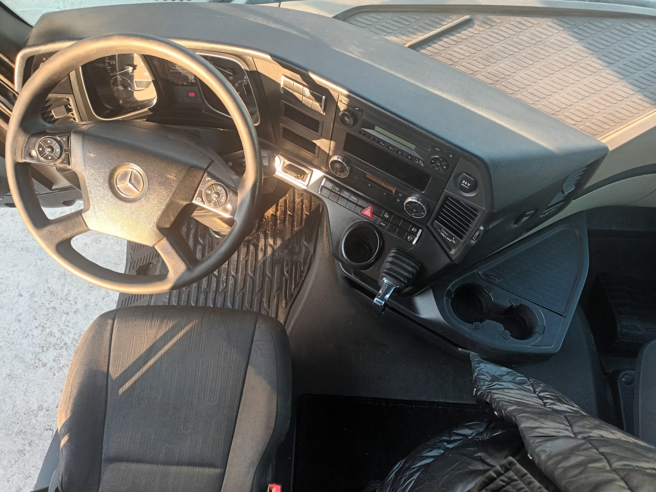 Tractor Head Mercedes-Benz Actros (2014) + Semi-trailer Tipper Meiller – Kipper (2004) - Тягач: фото 2 Tractor Head Mercedes-Benz Actros (2014) + Semi-trailer Tipper Meiller – Kipper (2004) - Тягач: фото 2