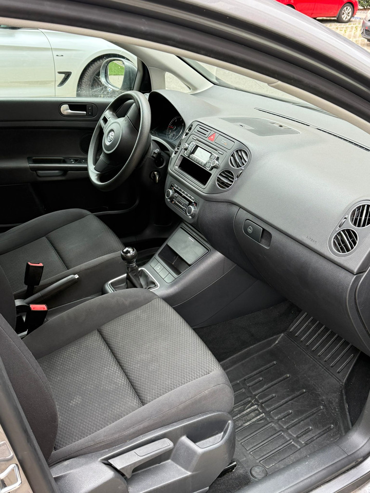 Volkswagen Golf Plus 1.6 TDI - Легковий автомобіль: фото 5 Volkswagen Golf Plus 1.6 TDI - Легковий автомобіль: фото 5