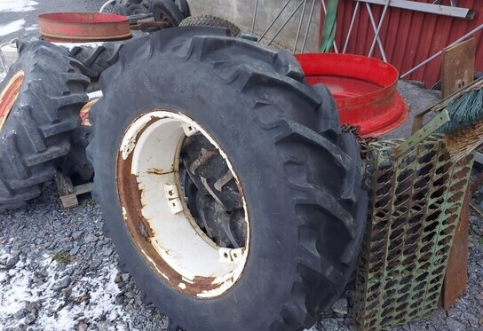 14.9R28 rengas - Valtra - Шина в категорії Трактори: фото 1 14.9R28 rengas - Valtra - Шина в категорії Трактори: фото 1