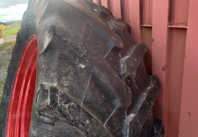 Fendt Takarenkaat 650/65R42 vanteineen - Шина в категорії Трактори: фото 5 Fendt Takarenkaat 650/65R42 vanteineen - Шина в категорії Трактори: фото 5