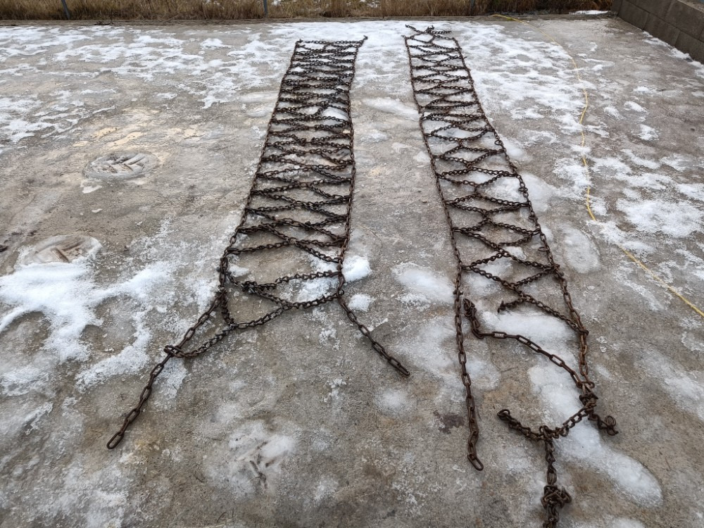 Lumiketjut traktoriin - Шини і диски: фото 1 Lumiketjut traktoriin - Шини і диски: фото 1