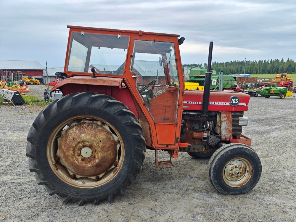 MASSEY FERGUSON 165S traktori, katso video! - Трактор: фото 3 MASSEY FERGUSON 165S traktori, katso video! - Трактор: фото 3