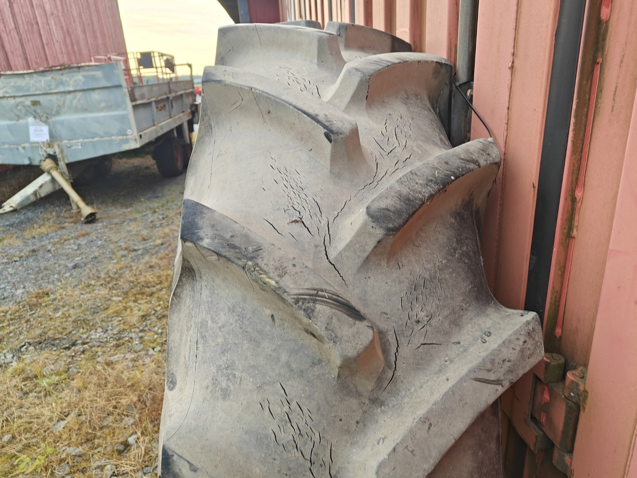 MICHELIN 18.4R38 traktorin renkaat - Шини і диски в категорії Трактори: фото 5 MICHELIN 18.4R38 traktorin renkaat - Шини і диски в категорії Трактори: фото 5
