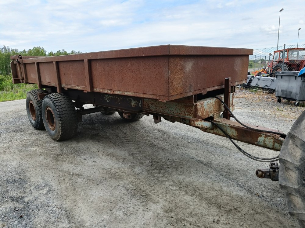 Сільськогосподарський причіп самоскид Maansiirtokärry 2-akselinen Hydraulisella takalaidalla, katso video!: фото 7 Сільськогосподарський причіп самоскид Maansiirtokärry 2-akselinen Hydraulisella takalaidalla, katso video!: фото 7