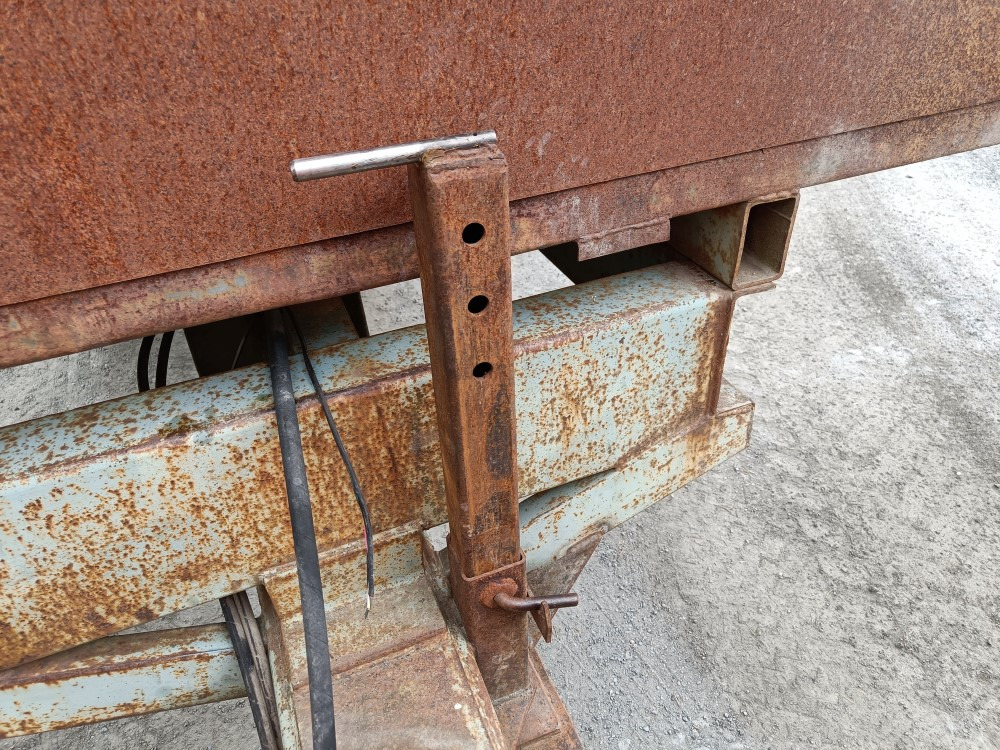 Сільськогосподарський причіп самоскид Maansiirtokärry 2-akselinen Hydraulisella takalaidalla, katso video!: фото 10 Сільськогосподарський причіп самоскид Maansiirtokärry 2-akselinen Hydraulisella takalaidalla, katso video!: фото 10