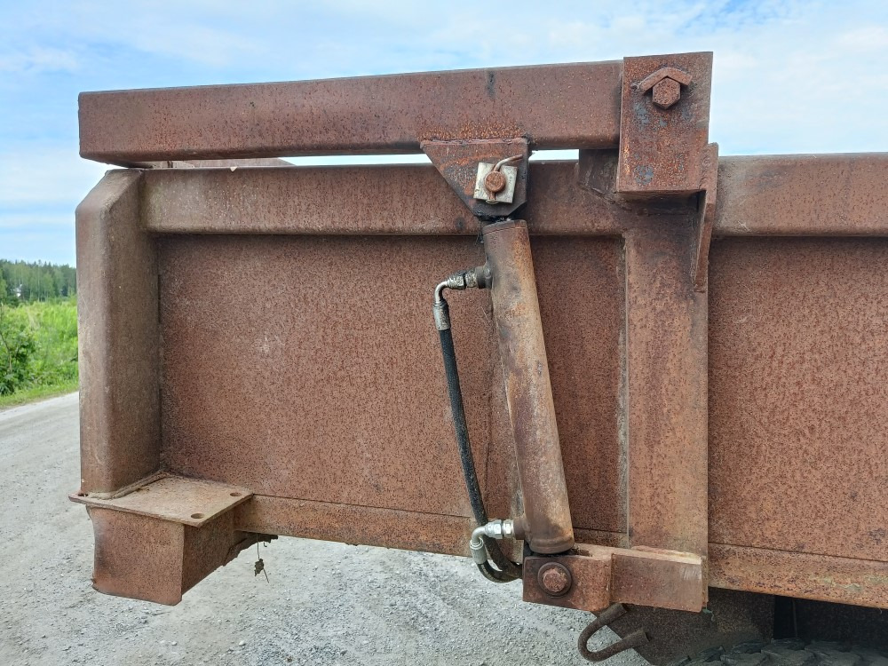 Сільськогосподарський причіп самоскид Maansiirtokärry 2-akselinen Hydraulisella takalaidalla, katso video!: фото 11 Сільськогосподарський причіп самоскид Maansiirtokärry 2-akselinen Hydraulisella takalaidalla, katso video!: фото 11