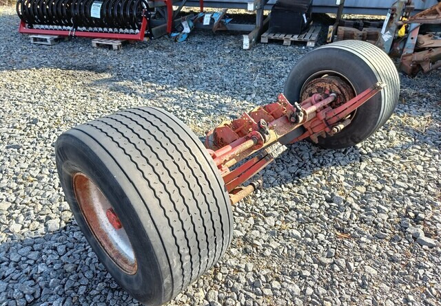 Peräkärryn akseli 445/45R19.5 leveillä renkailla - Вісь та запчастини в категорії Причепи: фото 1 Peräkärryn akseli 445/45R19.5 leveillä renkailla - Вісь та запчастини в категорії Причепи: фото 1