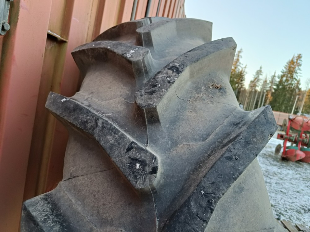 Taurus 18.4R38 renkaat - Fendt Farmer - Колесо: фото 4 Taurus 18.4R38 renkaat - Fendt Farmer - Колесо: фото 4