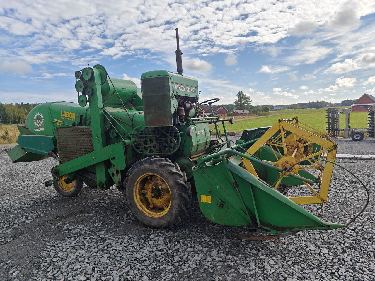 Volvo BM ST257 leikkuupuimuri työleveys 190cm, vaikka koeruutupuimuriksi, katso video! - Зернозбиральний комбайн: фото 3 Volvo BM ST257 leikkuupuimuri työleveys 190cm, vaikka koeruutupuimuriksi, katso video! - Зернозбиральний комбайн: фото 3