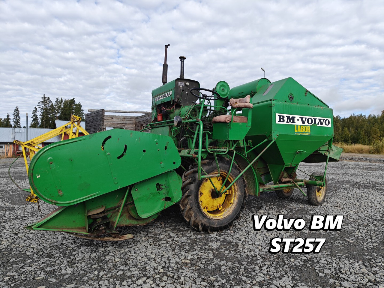 Volvo BM ST257 leikkuupuimuri työleveys 190cm, vaikka koeruutupuimuriksi, katso video! - Зернозбиральний комбайн: фото 1 Volvo BM ST257 leikkuupuimuri työleveys 190cm, vaikka koeruutupuimuriksi, katso video! - Зернозбиральний комбайн: фото 1