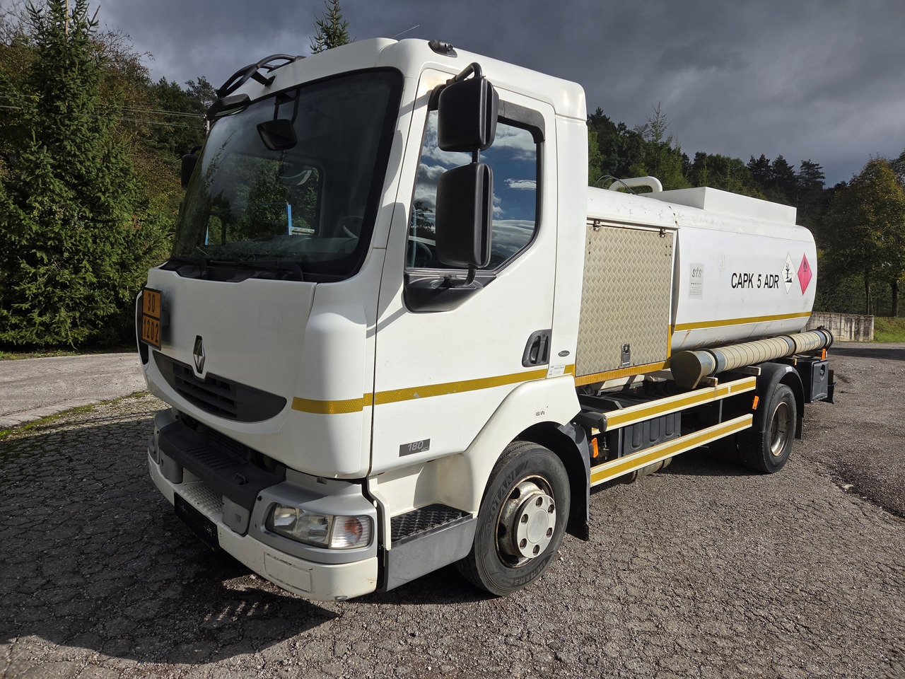 RENAULT MIDLUM 180.10 diesel tanker + dispensing + print - Вантажівка цистерна: фото 1 RENAULT MIDLUM 180.10 diesel tanker + dispensing + print - Вантажівка цистерна: фото 1