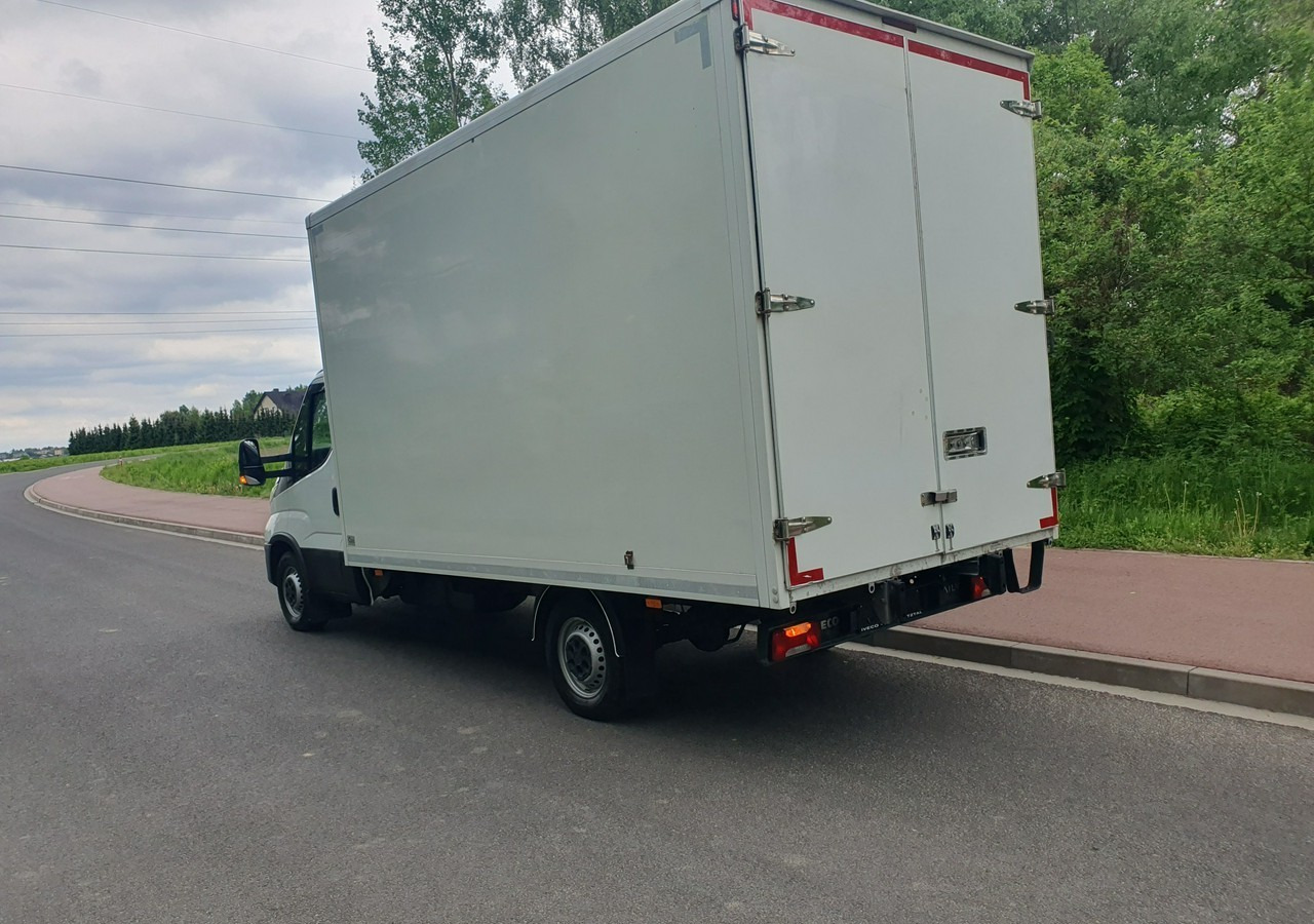 Iveco 35 Daily 35S14 klima * 3 osobowy *nowy rozrząd * - Фургон з закритим кузовом: фото 5 Iveco 35 Daily 35S14 klima * 3 osobowy *nowy rozrząd * - Фургон з закритим кузовом: фото 5