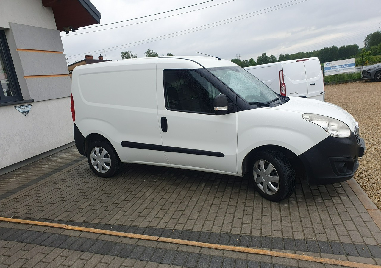 Opel Combo Opel Combo 1.4 Benzyna Polski Salon - Суцільнометалевий фургон: фото 4 Opel Combo Opel Combo 1.4 Benzyna Polski Salon - Суцільнометалевий фургон: фото 4