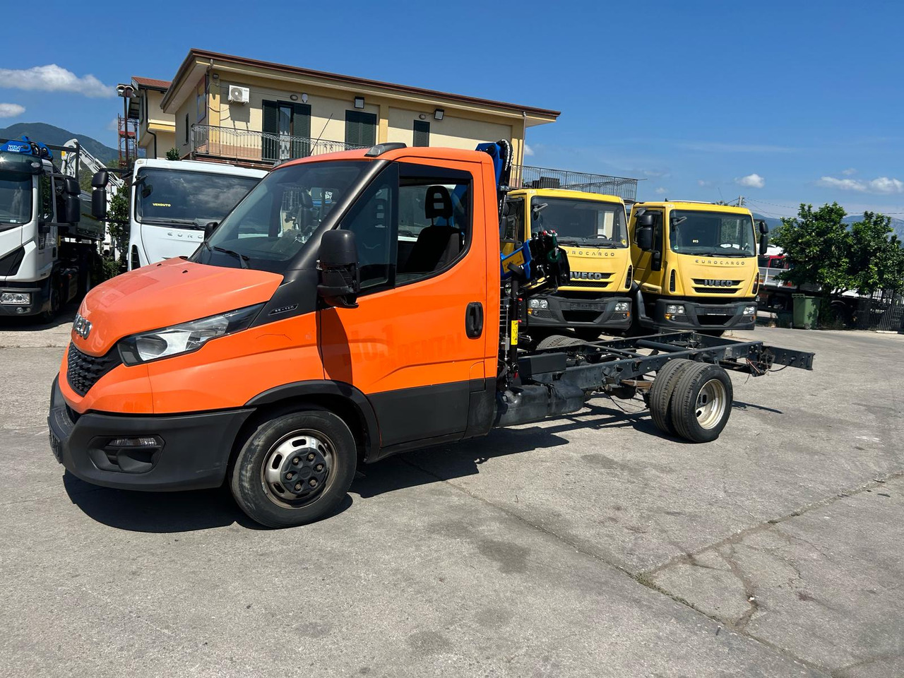 IVECO DAILY 35-140 - Вантажівка з маніпулятором: фото 4 IVECO DAILY 35-140 - Вантажівка з маніпулятором: фото 4
