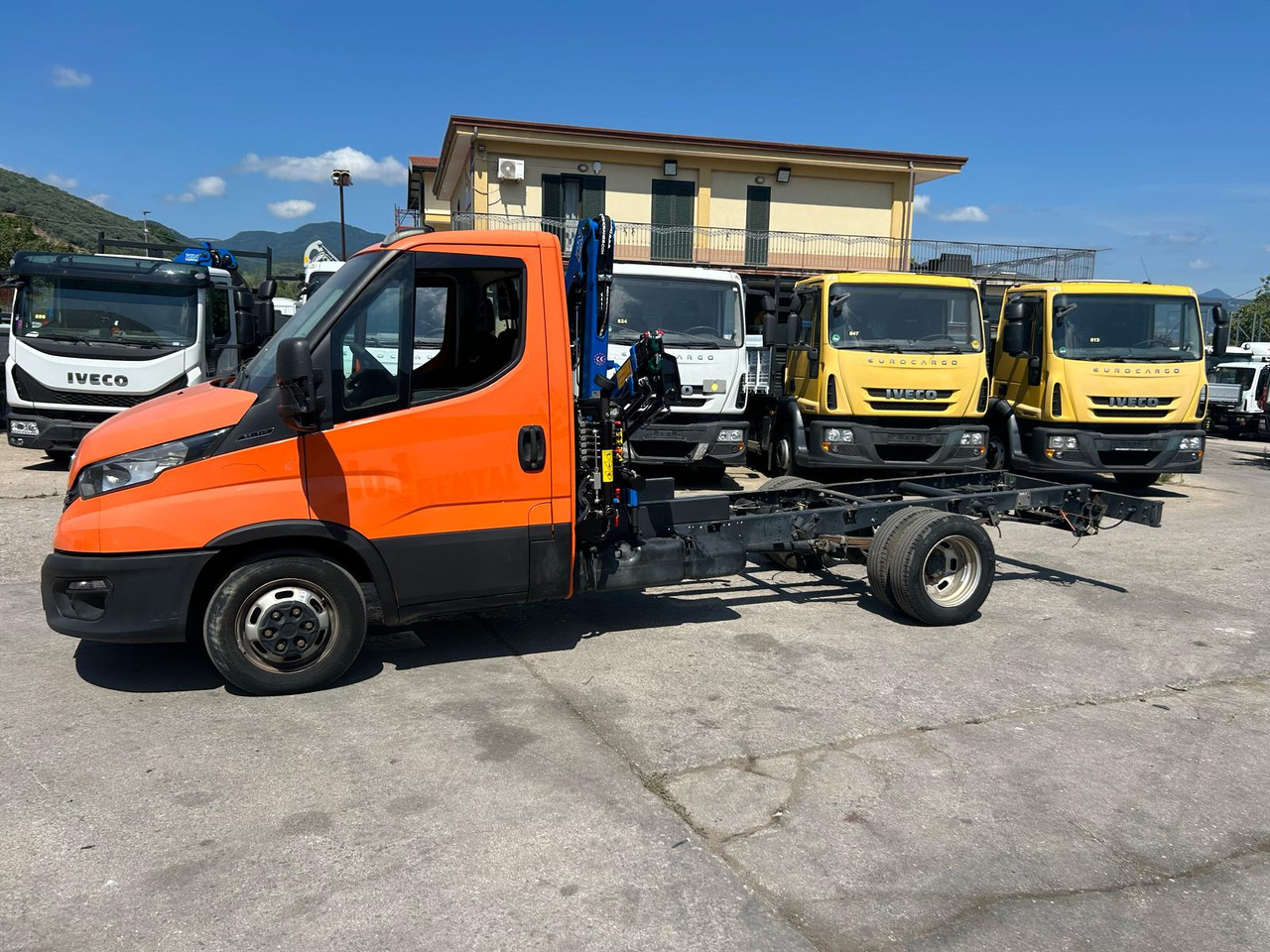 IVECO DAILY 35-140 - Вантажівка з маніпулятором: фото 3 IVECO DAILY 35-140 - Вантажівка з маніпулятором: фото 3