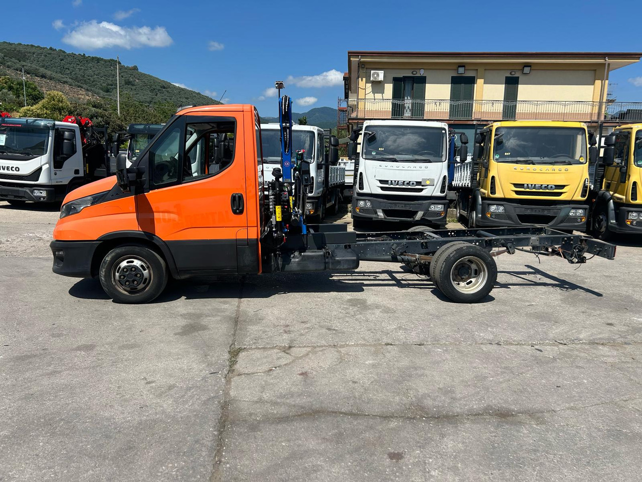 IVECO DAILY 35-140 - Вантажівка з маніпулятором: фото 2 IVECO DAILY 35-140 - Вантажівка з маніпулятором: фото 2