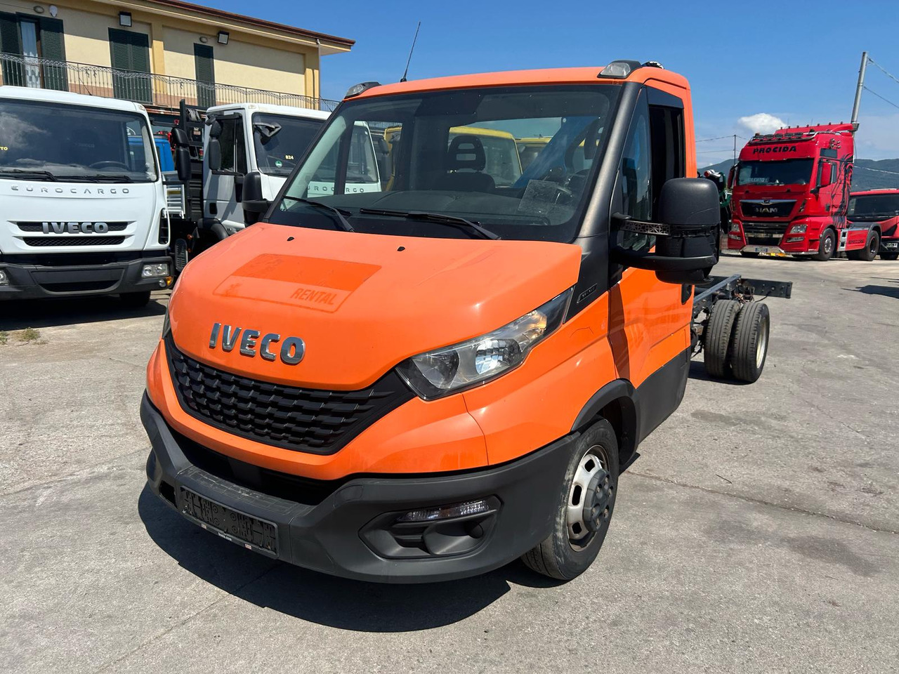 IVECO DAILY 35-140 - Вантажівка з маніпулятором: фото 1 IVECO DAILY 35-140 - Вантажівка з маніпулятором: фото 1