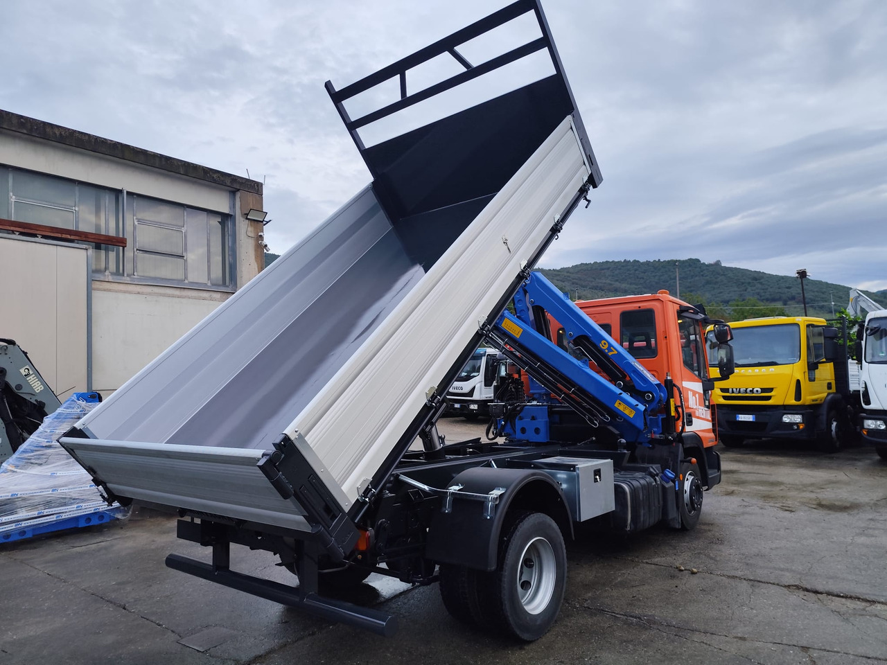 IVECO EUROCARGO 120-90L - Вантажівка з маніпулятором: фото 4 IVECO EUROCARGO 120-90L - Вантажівка з маніпулятором: фото 4