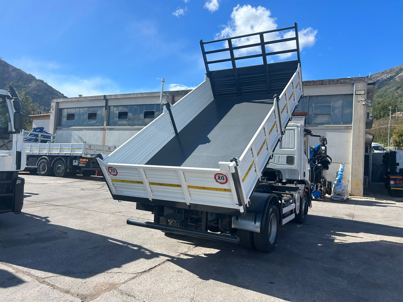 Самоскид вантажівка IVECO EUROCARGO 120E25: фото 13 Самоскид вантажівка IVECO EUROCARGO 120E25: фото 13