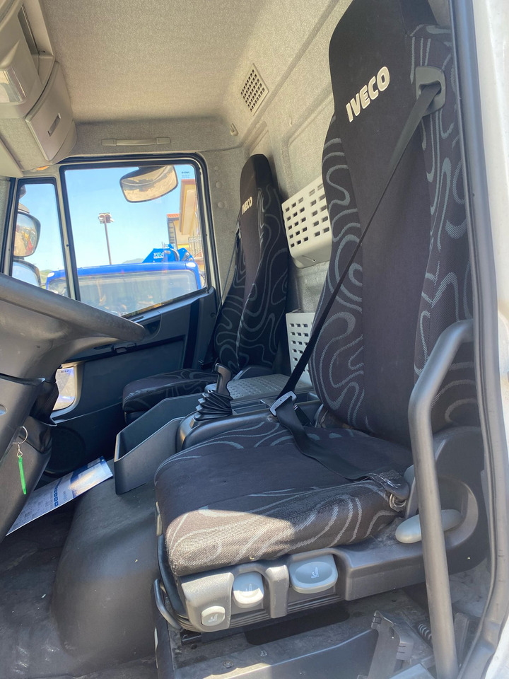 IVECO EUROCARGO 120E25 - Вантажівка з маніпулятором: фото 5 IVECO EUROCARGO 120E25 - Вантажівка з маніпулятором: фото 5