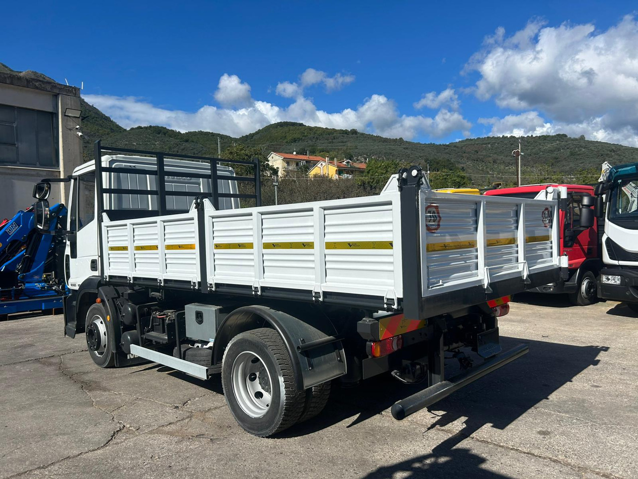 Самоскид вантажівка IVECO EUROCARGO 120E25: фото 36 Самоскид вантажівка IVECO EUROCARGO 120E25: фото 36