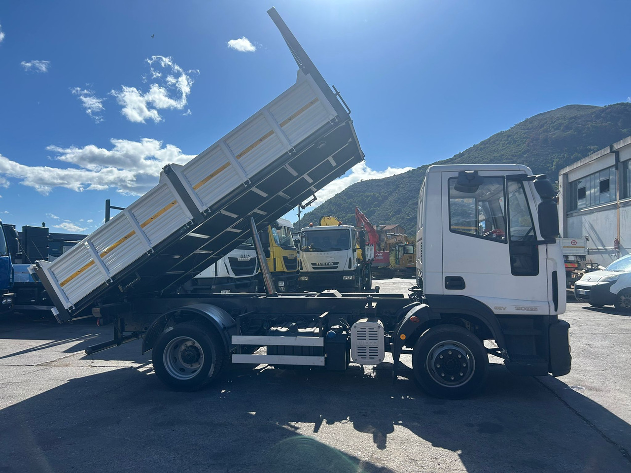 Самоскид вантажівка IVECO EUROCARGO 120E25: фото 11 Самоскид вантажівка IVECO EUROCARGO 120E25: фото 11