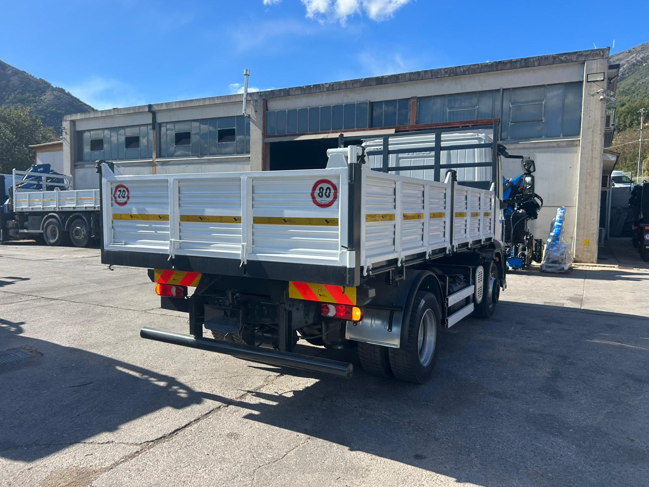 Самоскид вантажівка IVECO EUROCARGO 120E25: фото 31 Самоскид вантажівка IVECO EUROCARGO 120E25: фото 31