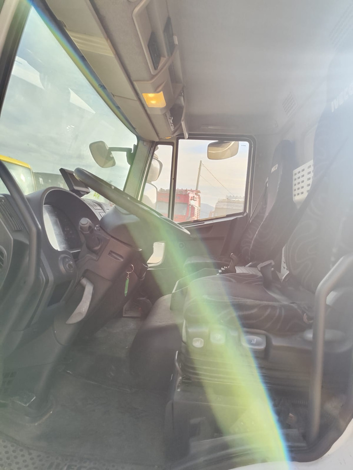 IVECO EUROCARGO 120E25 - Вантажівка з маніпулятором: фото 5 IVECO EUROCARGO 120E25 - Вантажівка з маніпулятором: фото 5