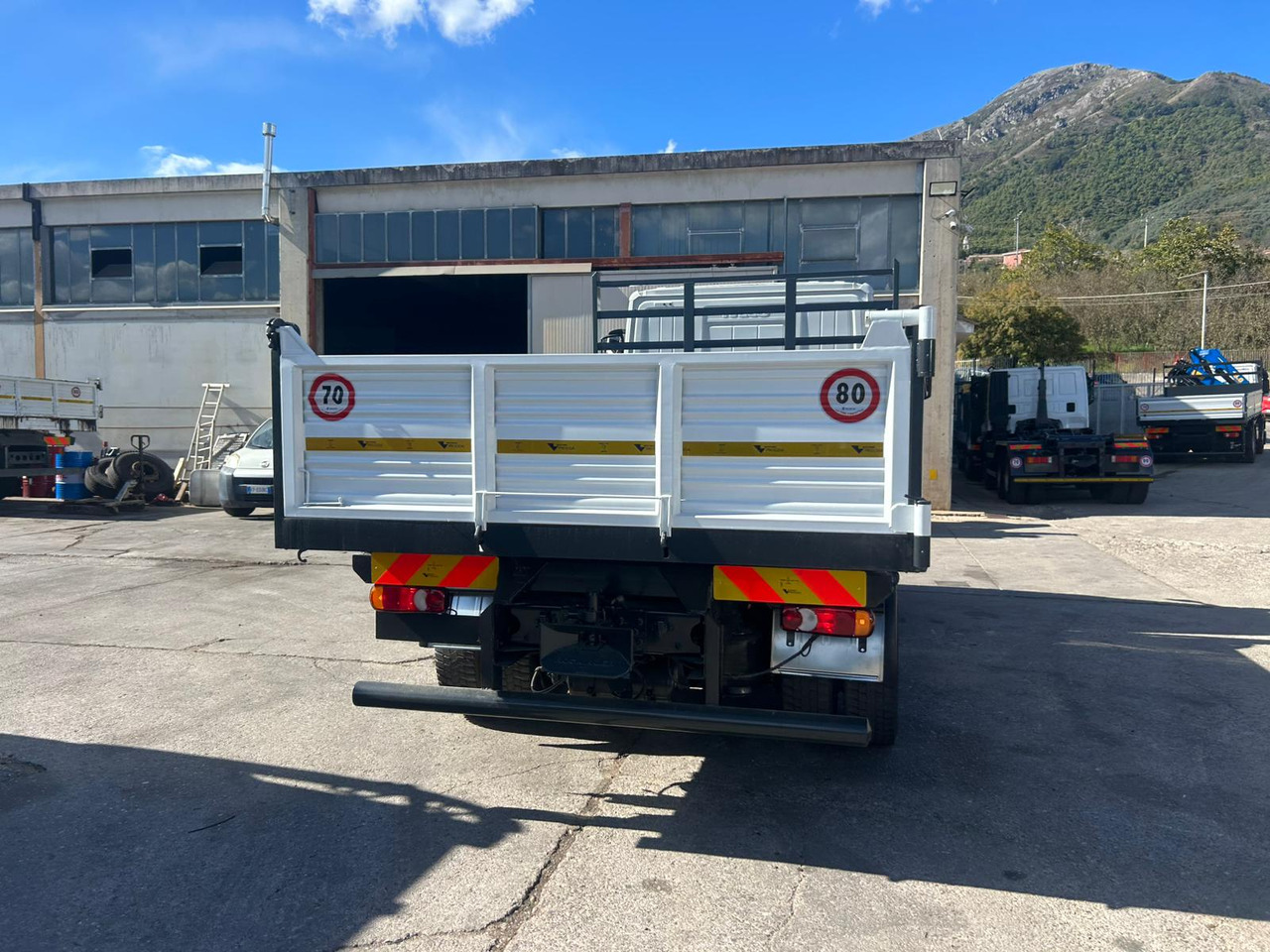 Самоскид вантажівка IVECO EUROCARGO 120E25: фото 32 Самоскид вантажівка IVECO EUROCARGO 120E25: фото 32