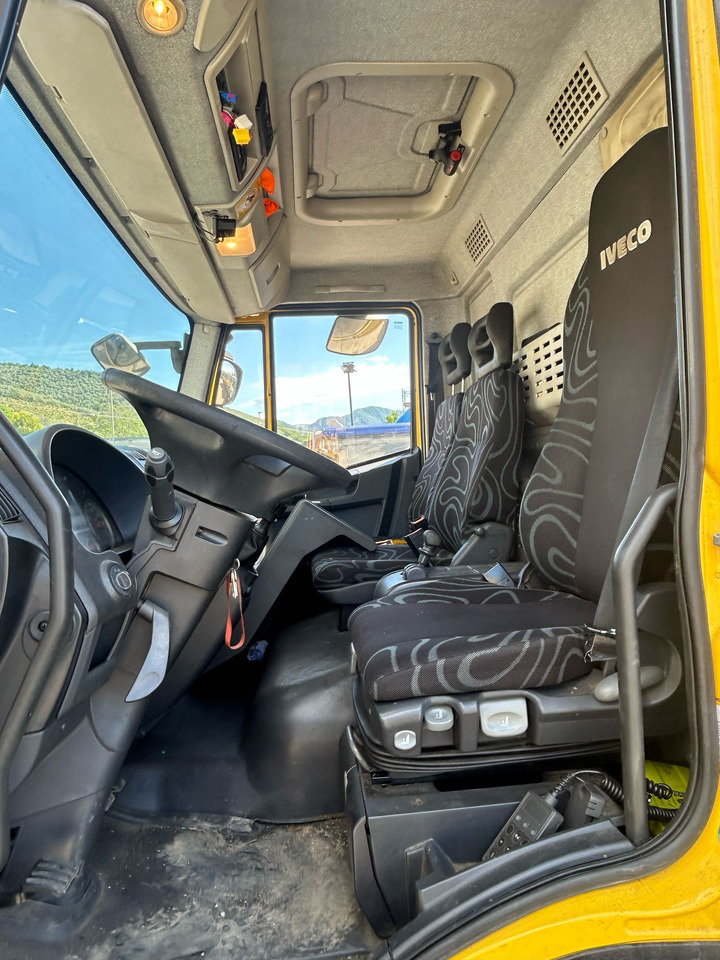 IVECO EUROCARGO 120E28P - Вантажівка шасі: фото 3 IVECO EUROCARGO 120E28P - Вантажівка шасі: фото 3