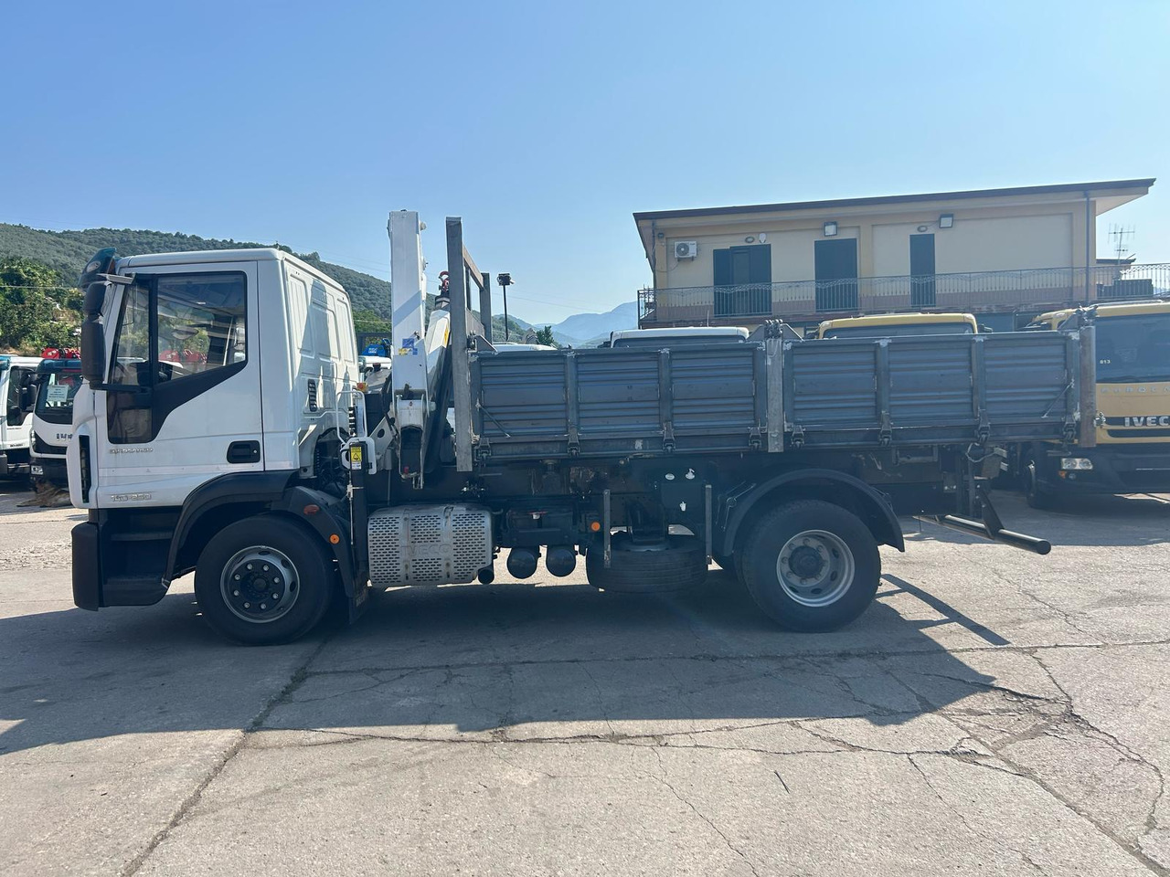 IVECO EUROCARGO 140-250 - Вантажівка з маніпулятором: фото 5 IVECO EUROCARGO 140-250 - Вантажівка з маніпулятором: фото 5