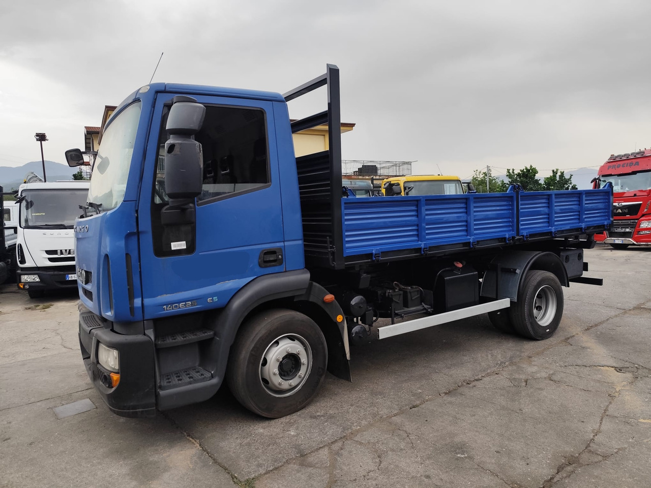 IVECO EUROCARGO 140E25 - Самоскид вантажівка: фото 3 IVECO EUROCARGO 140E25 - Самоскид вантажівка: фото 3