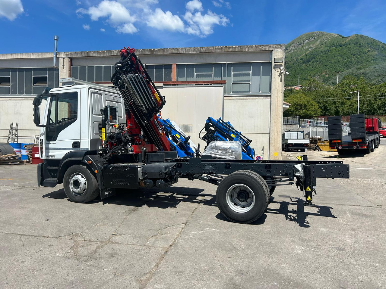 IVECO EUROCARGO 160-250 - Вантажівка з маніпулятором: фото 5 IVECO EUROCARGO 160-250 - Вантажівка з маніпулятором: фото 5