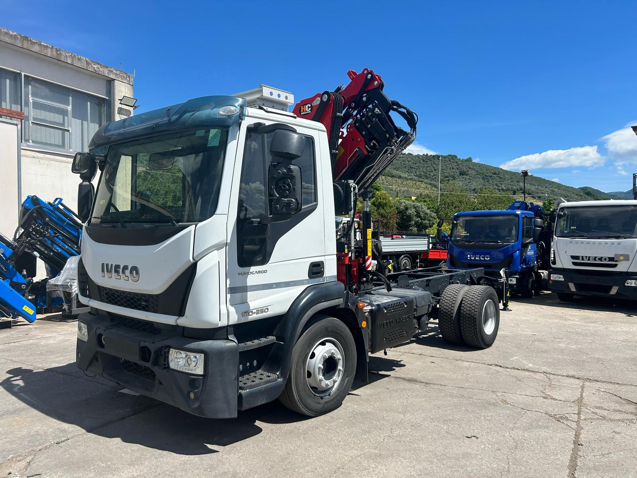 IVECO EUROCARGO 160-250 - Вантажівка з маніпулятором: фото 1 IVECO EUROCARGO 160-250 - Вантажівка з маніпулятором: фото 1