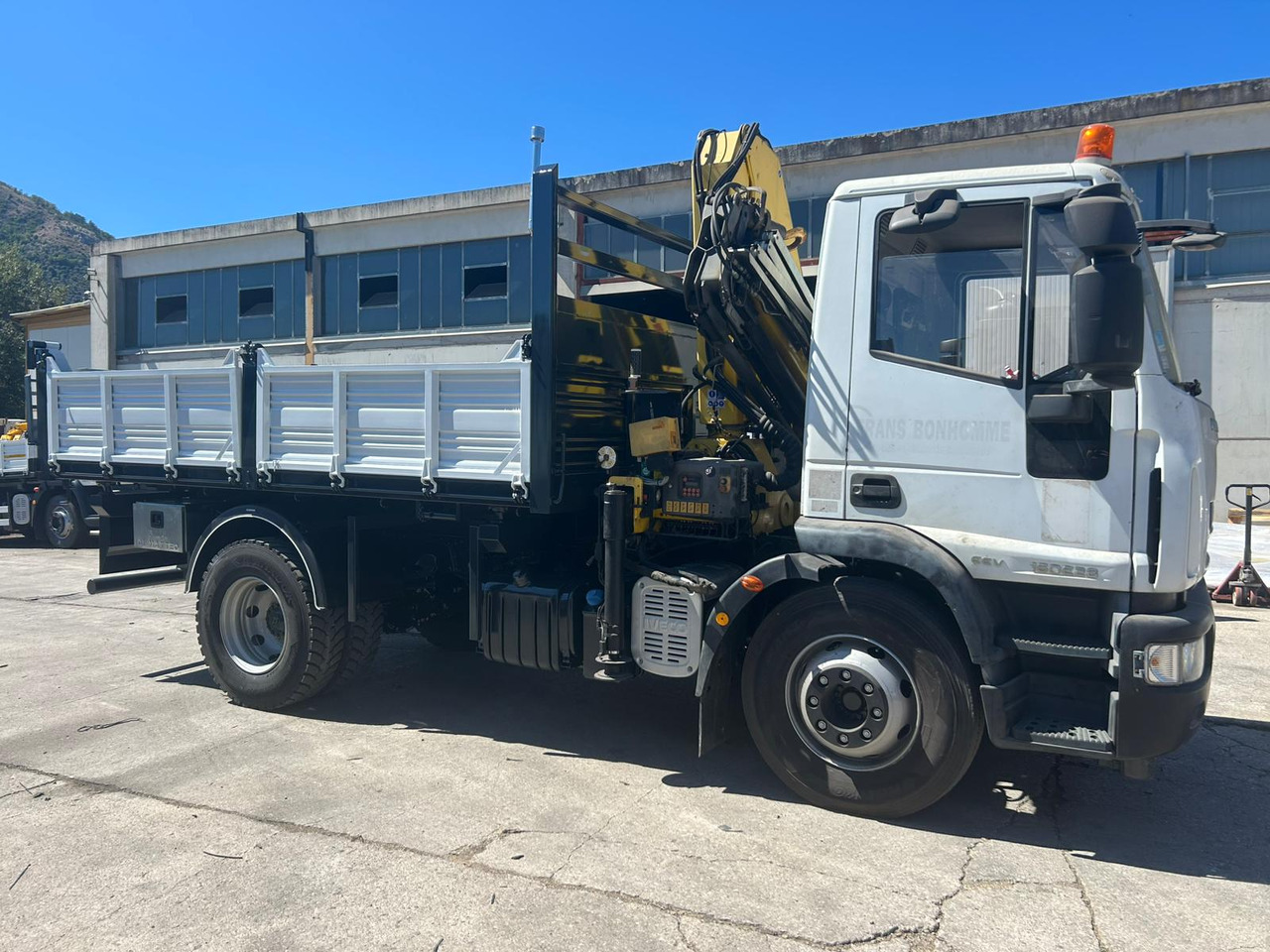 IVECO EUROCARGO 160E28 - Вантажівка з маніпулятором: фото 3 IVECO EUROCARGO 160E28 - Вантажівка з маніпулятором: фото 3