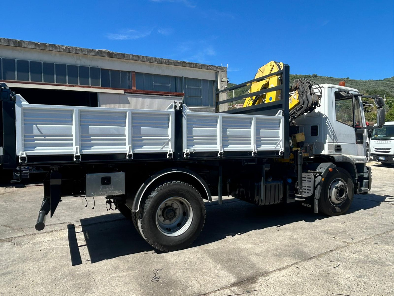 IVECO EUROCARGO 160E28 - Вантажівка з маніпулятором: фото 4 IVECO EUROCARGO 160E28 - Вантажівка з маніпулятором: фото 4