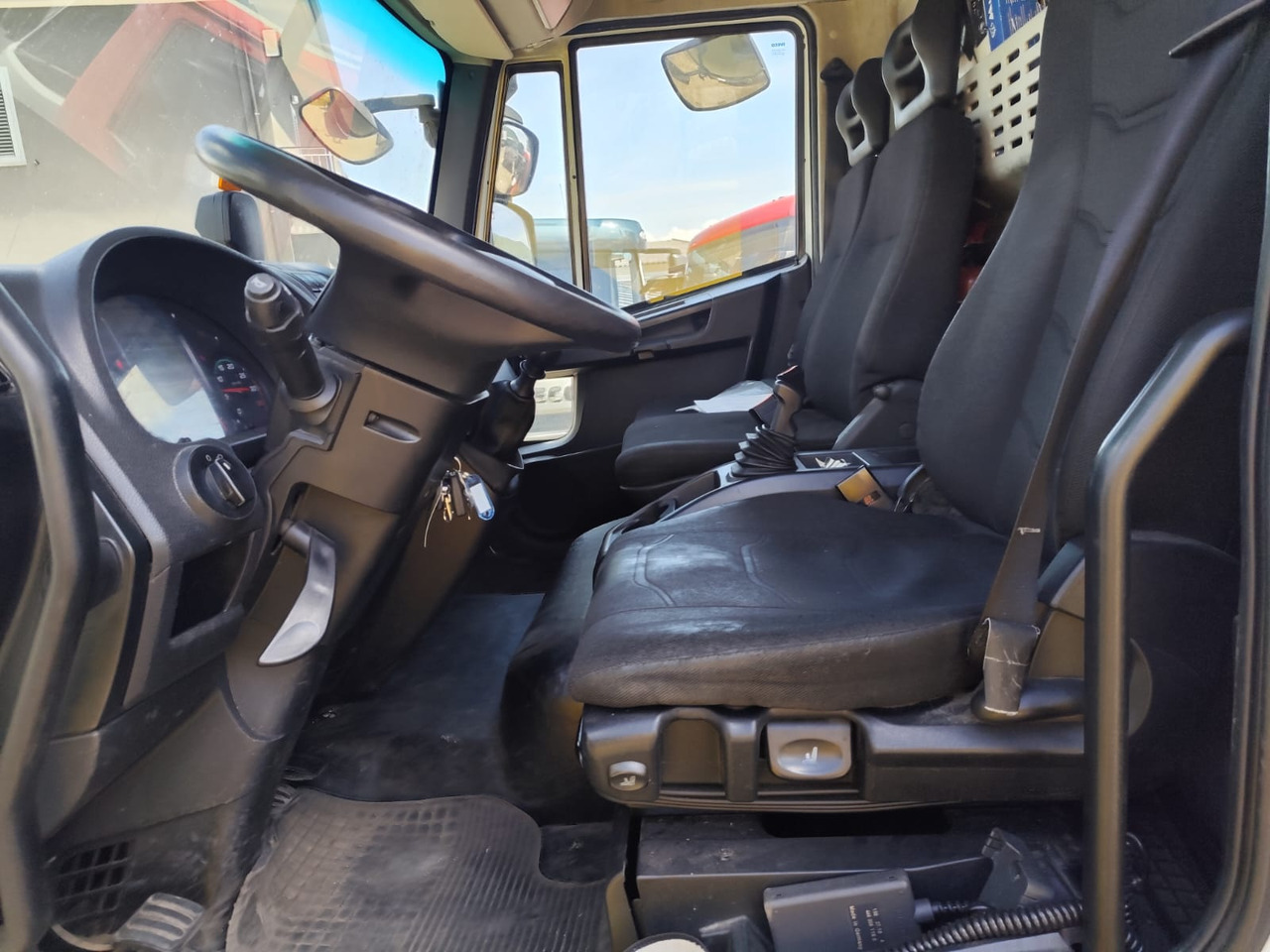 IVECO EUROCARGO 180-250 - Вантажівка шасі, Вантажівка з маніпулятором: фото 3 IVECO EUROCARGO 180-250 - Вантажівка шасі, Вантажівка з маніпулятором: фото 3