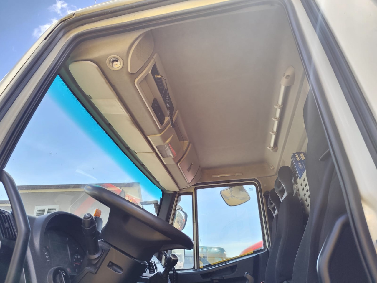 IVECO EUROCARGO 180-250 - Вантажівка шасі, Вантажівка з маніпулятором: фото 4 IVECO EUROCARGO 180-250 - Вантажівка шасі, Вантажівка з маніпулятором: фото 4