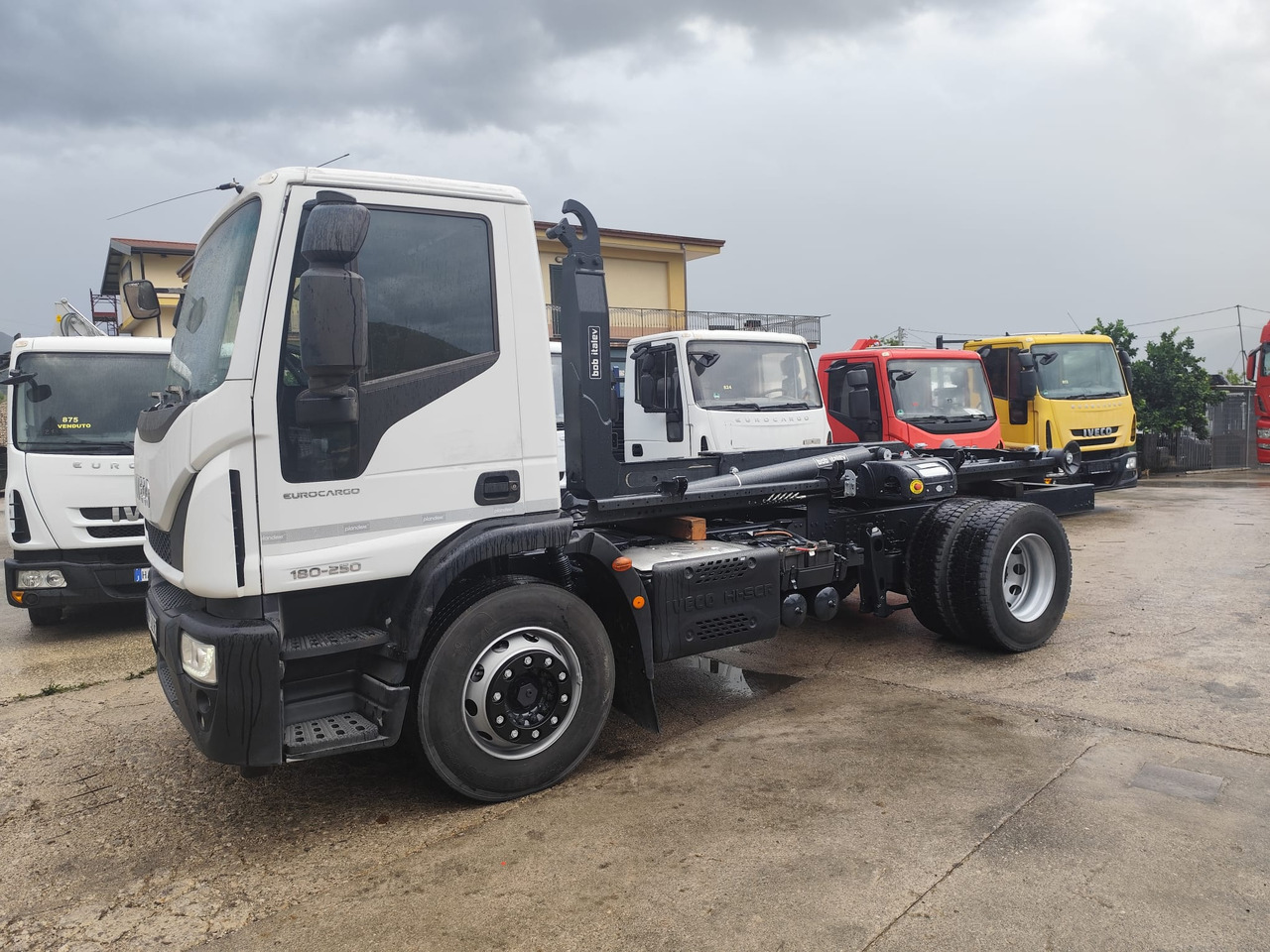 IVECO EUROCARGO 180-250 - Гаковий мультиліфт вантажівка, Вантажівка з маніпулятором: фото 1 IVECO EUROCARGO 180-250 - Гаковий мультиліфт вантажівка, Вантажівка з маніпулятором: фото 1