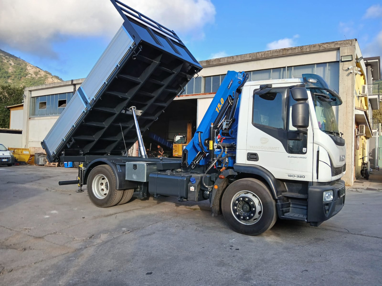Вантажівка з маніпулятором IVECO EUROCARGO 180-320: фото 18