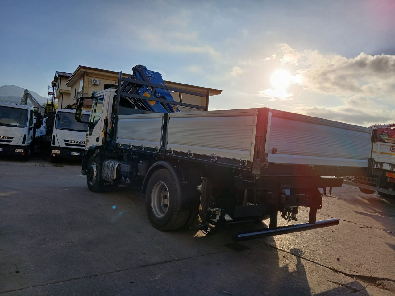Вантажівка з маніпулятором IVECO EUROCARGO 180-320: фото 46