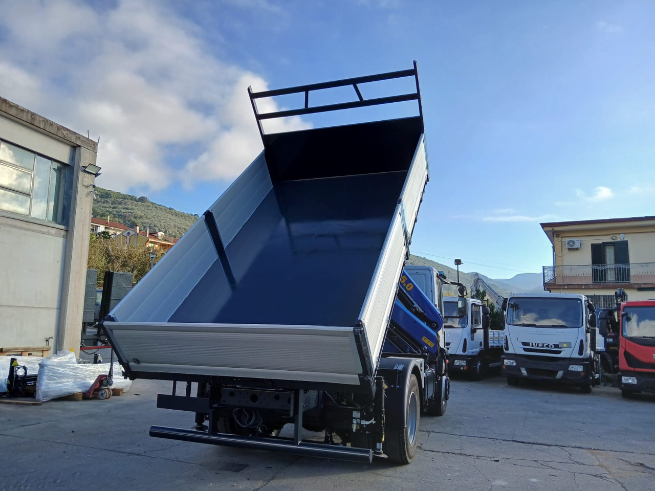 Вантажівка з маніпулятором IVECO EUROCARGO 180-320: фото 15