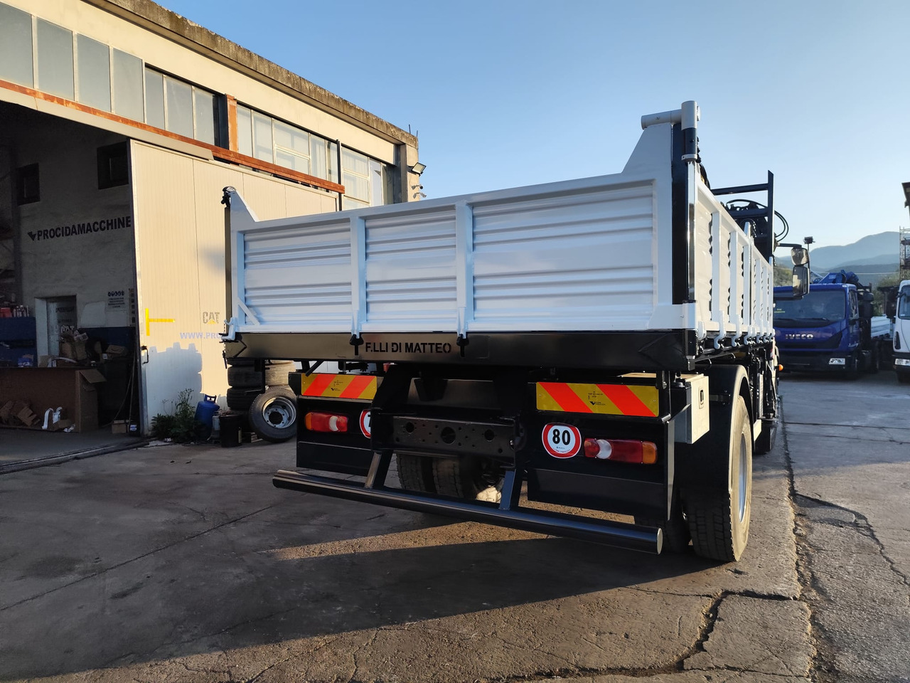 IVECO EUROCARGO 180E25 - Вантажівка з маніпулятором: фото 4 IVECO EUROCARGO 180E25 - Вантажівка з маніпулятором: фото 4