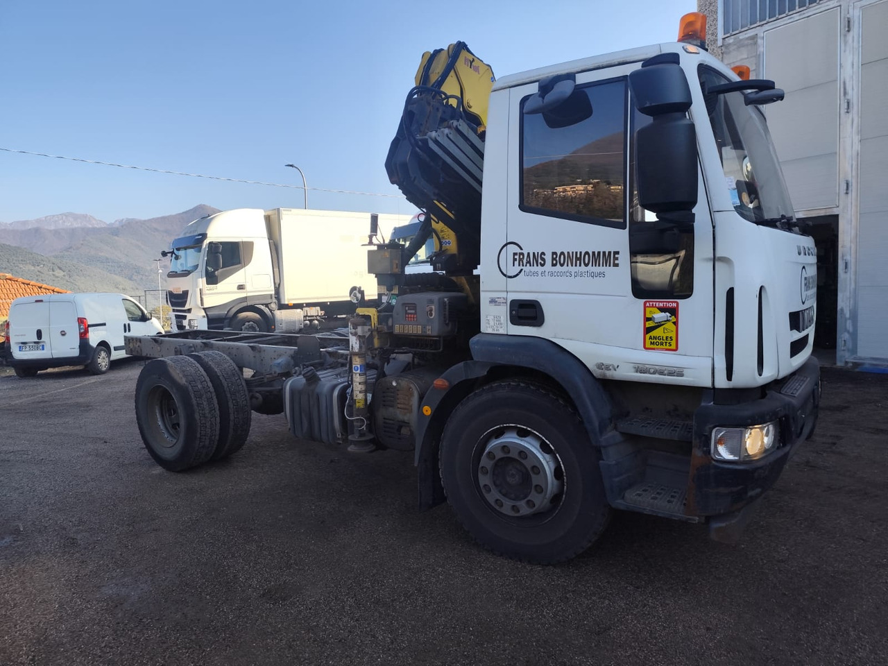 IVECO EUROCARGO 180E25 - Вантажівка з маніпулятором, Вантажівка з маніпулятором: фото 3 IVECO EUROCARGO 180E25 - Вантажівка з маніпулятором, Вантажівка з маніпулятором: фото 3