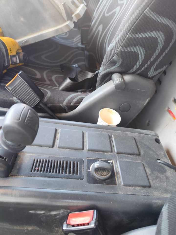 IVECO EUROCARGO 180E25 - Вантажівка з маніпулятором, Вантажівка з маніпулятором: фото 5 IVECO EUROCARGO 180E25 - Вантажівка з маніпулятором, Вантажівка з маніпулятором: фото 5