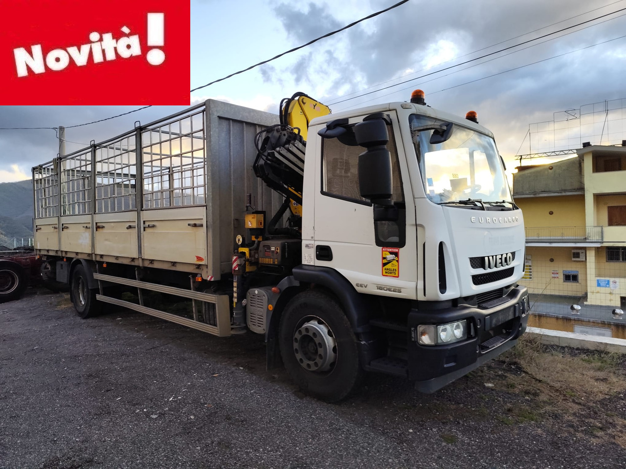 IVECO EUROCARGO 180E25 - Вантажівка з маніпулятором, Вантажівка з маніпулятором: фото 1 IVECO EUROCARGO 180E25 - Вантажівка з маніпулятором, Вантажівка з маніпулятором: фото 1