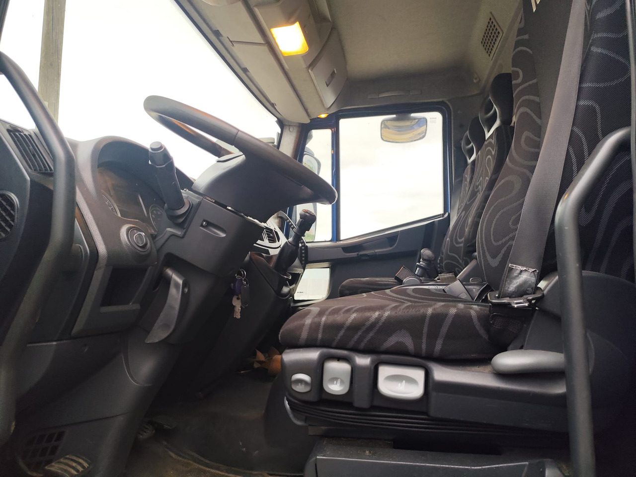 IVECO EUROCARGO 190EL28 - Вантажівка шасі: фото 5 IVECO EUROCARGO 190EL28 - Вантажівка шасі: фото 5